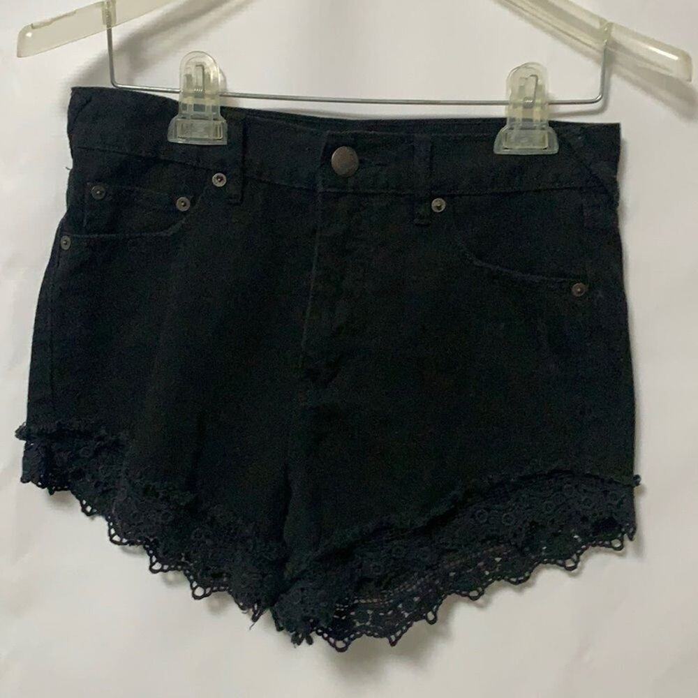 FREE PEOPLE‎ BLACK LACE TRIM DEMIN SHORTS SIZE 25